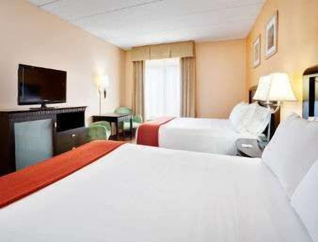 Baymont By Wyndham East Windsor Bradley Airport Exterior foto
