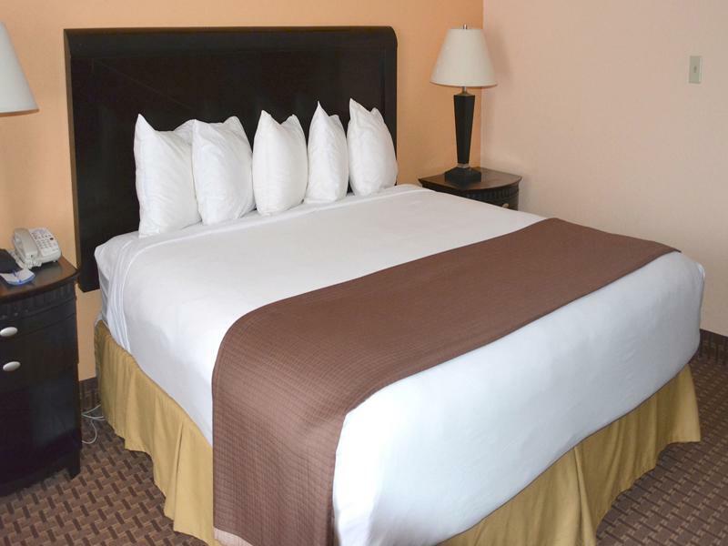 Baymont By Wyndham East Windsor Bradley Airport Exterior foto